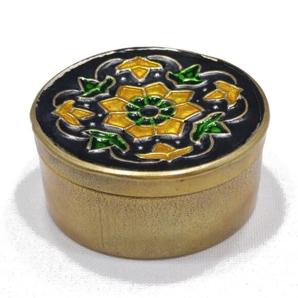 Small Vintage Brass Floral Enamel Pill Box, 1970s Vintage Jewelry Accessories - Picture 10 of 10
